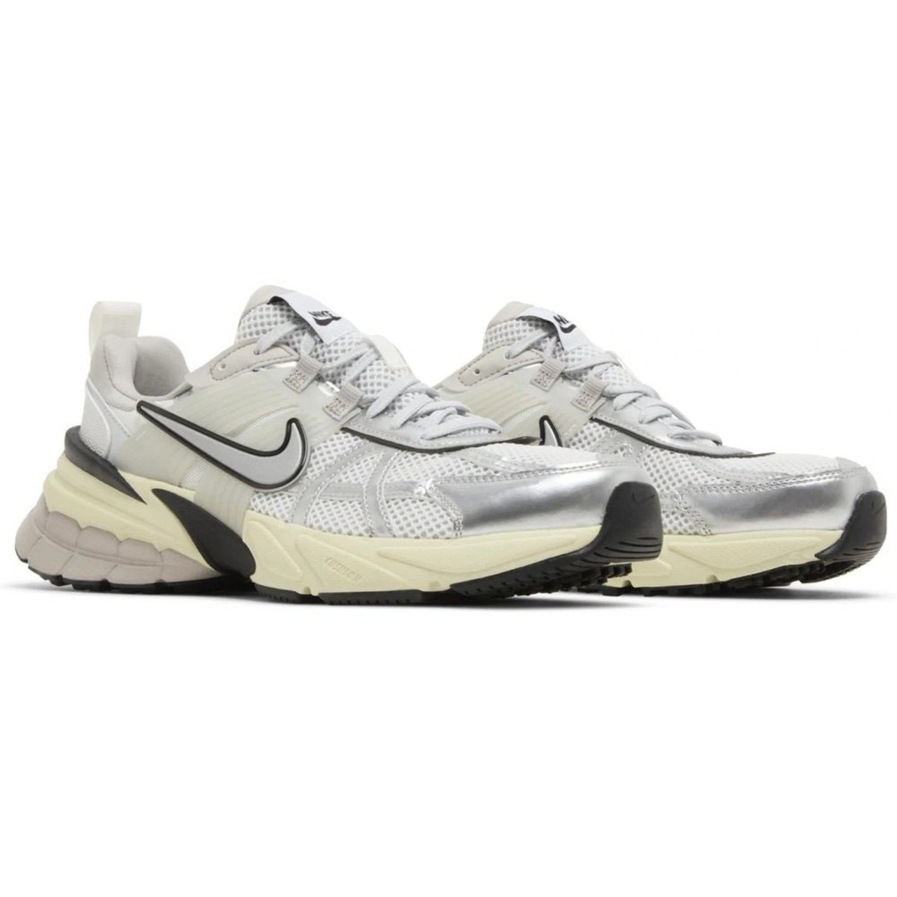 Nike V2K Run Mens Size 10 Running Shoes Summit White Metallic Silver HJ4497-100 - Picture 3 of 5
